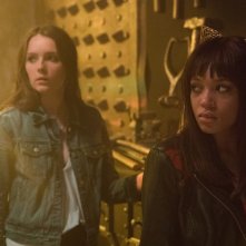 Hell Fest: Reign Edwards e Amy Forsyth in una scena del film