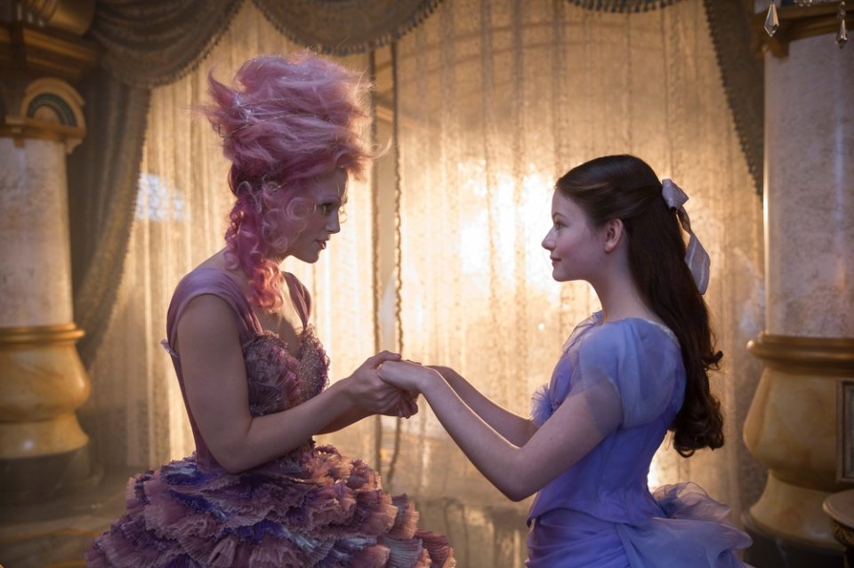 The Nutcracker and the Four Realms: Keira Knightley e Mackenzie Foy in una foto del film