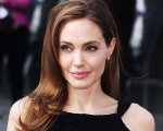 Come Away: Angelina Jolie bionda e irriconoscibile sul set