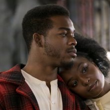 Se la strada potesse parlare: Kiki Layne e Stephan James in un momento del film