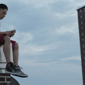 Monsters and Men: Anthony Ramos in un momento del film