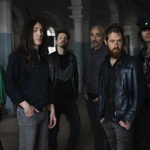 Noi siamo Afterhours: Manuel Agnelli con gli altri membri della band in un'immagine del documentario