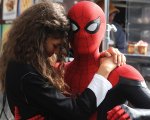Spider-Man: Far From Home, Tom Holland festeggia la fine delle riprese con una foto acrobatica