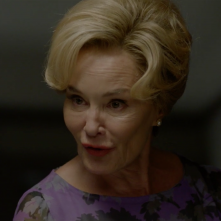 American Horror Story: una scena con Jessica Lange nell'episodio Return to Murder House
