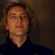 American Horror Story - Apocalypse: Cody Fern in una scena dell'episodio Return to Murder House
