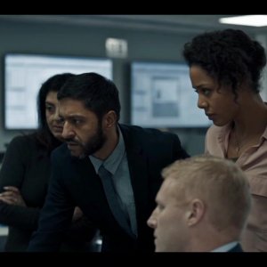Bodyguard: Ash Tandon,  Nina Toussaint-White in una scena