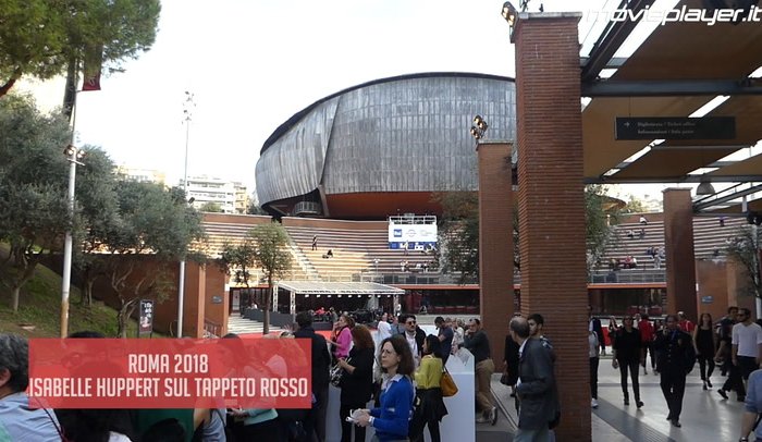 Isabelle Huppert sul tappeto rosso di Roma 2018