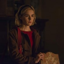 Le terrificanti avventure di Sabrina: Kiernan Shipka in una scena