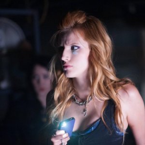 Bella Thorne in Amityville - Il risveglio
