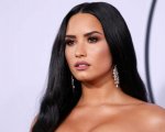 Demi Lovato sta meglio: è sobria da 90 giorni, dice sua madre