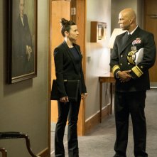 Hunter Killer - Caccia negli abissi: Common e Linda Cardellini in una scena del film