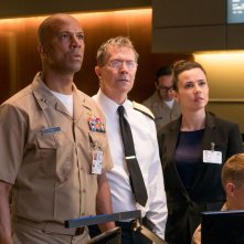 Hunter Killer - Caccia negli abissi: Gary Oldman, Common e Linda Cardellini in una scena del film