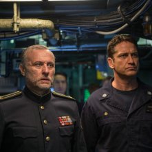 Hunter Killer - Caccia negli abissi: Gerard Butler e Michael Nyqvist in una scena del film