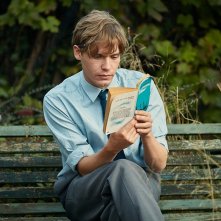 Chesil Beach - Il segreto di una notte: Billy Howle in una scena del film