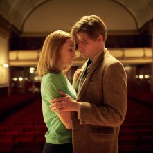 Chesil Beach - Il segreto di una notte: Saoirse Ronan e Billy Howle in una scena del film