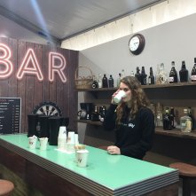 L'angolo bar de I delitti del BarLume nel padiglione Sky a Lucca