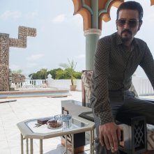 Narcos: Messico, Diego Luna in una foto di scena