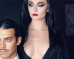 Sophie Turner è una sexy Morticia Addams per Halloween!