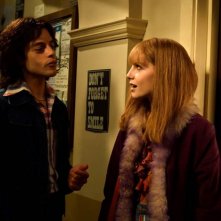 Bohemian Rhapsody: Rami Malek e Lucy Boynton in una scena del film
