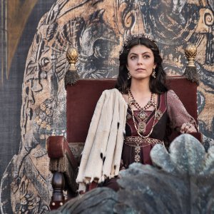I Medici 2: Alessandra Mastronardi assiste a un torneo cavalleresco