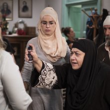 La prima pietra: Kasia Smutniak, Serra Yilmaz, Valerio Aprea e Iaia Forte in un momento del film