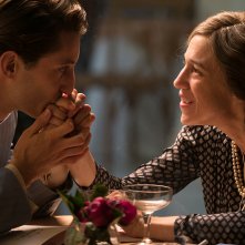 La promessa dell'alba: Charlotte Gainsbourg e Pierre Niney in una scena del film