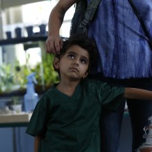 Lontano da qui: Parker Sevak in una scena del film