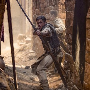 Robin Hood - L'origine della leggenda: Taron Egerton in un'immagine del film