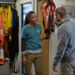 Siren: Alex Roe, Fola Evans-Akingbola nell'episodio The Mermaid Discovery