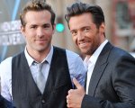 Ryan Reynolds trolla Hugh Jackman con un falso spot politico, lui risponde a tono