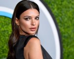 Emily Ratajkowski sexy e “Inamorata” nelle nuove foto sui social
