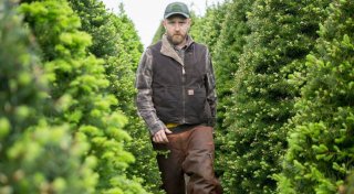 Leave No Trace: Ben Foster in una scena del film