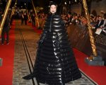 Animali Fantastici 2: Ezra Miller, il suo outfit alla premiere è assurdo