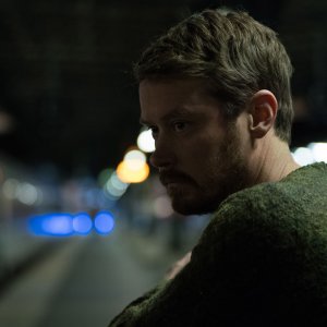 Patriot: una foto del protagonista tratta dalla seconda stagione