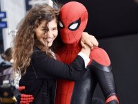 Tom Holland reagisce alle nuove foto di Zendaya, bellissima sul red carpet ai NAACP Image Awards