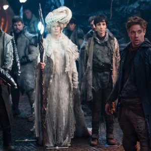 Krypton: Sonita Henry, Shaun Sipos, Beatrice Comins nell'episodio Civil Wars