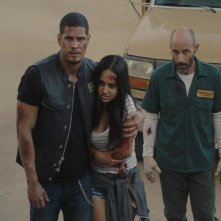 Mayans MC: Michael Ornstein, JD Pardo, Emily Tosta nell'episodio Cucaracha/K'uruch