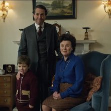 A Very English Scandal: Hugh Grant e Monica Dolan in una scena della serie