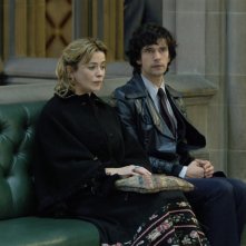 A Very English Scandal: Eve Myles, Ben Whishaw in una scena della serie