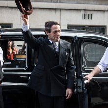 A Very English Scandal: un'immagine con Hugh Grant i
