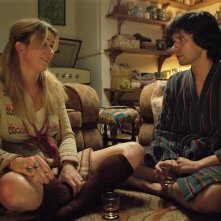 A Very English Scandal: Eve Myles con Ben Whishaw in una scena