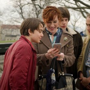 All These Small Moments: Molly Ringwald, Jemima Kirke e Brendan Meyer in una scena del film
