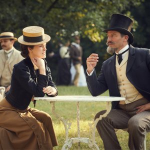 Colette: Keira Knightley e Dominic West in una scena del film