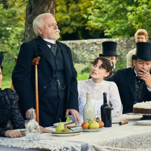 Colette: Keira Knightley, Dominic West e Fiona Shaw in una scena del film