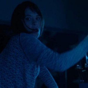 Dead Night: Brea Grant in una scena del film