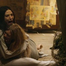 La casa delle bambole - Ghostland: Crystal Reed e Anastasia Phillips in una scena del film