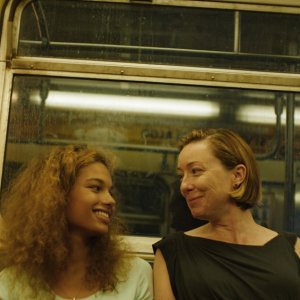 Madeline's Madeline: Helena Howard e Molly Parker in un momento del film
