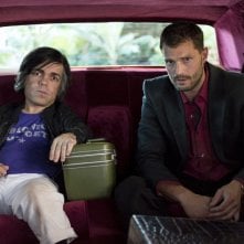 My Dinner with Hervé: un scena con Peter Dinklage e Jamie Dornan