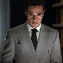 Piercing: Christopher Abbott in un momento del film