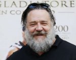 Russell Crowe irriconoscibile nei panni del fondatore di Fox News Roger Ailes (FOTO)